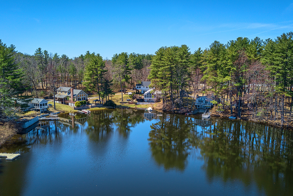 Pictureque homes in one ofmany coves on Lake Shirley.